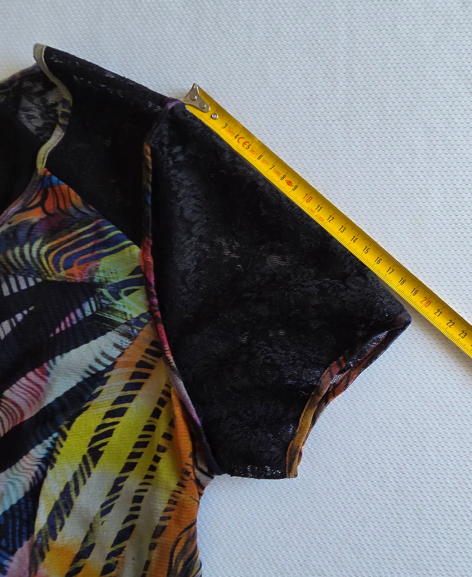 Meerkleurige tule jurk met voering Guy Dubouis 44 46 korte grafische jurk – photo 14